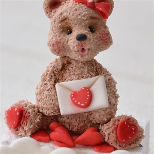 Cake Topper Street - Video tutorials how to make fondant toppers on Instagram: "Are your cake decorations taking too long? Do your fondant figures never turn out like the photos? You’re not “untalented” – you just haven’t learned the right method yet. Hi, I’m Kika – a professional pastry chef by diploma, creator by heart. I created this group for cake makers like you who want to achieve clean, professional fondant toppers fast and without stress. Inside the group, you’ll get everything you need 