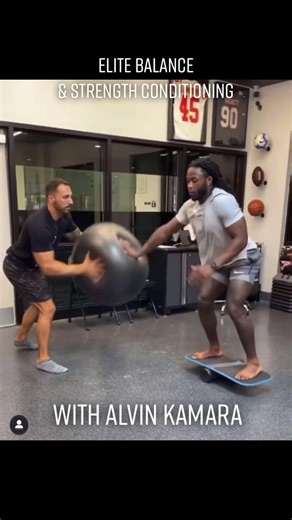 Analyzing Alvin Kamara's Exceptional Balance and Strength Conditioning