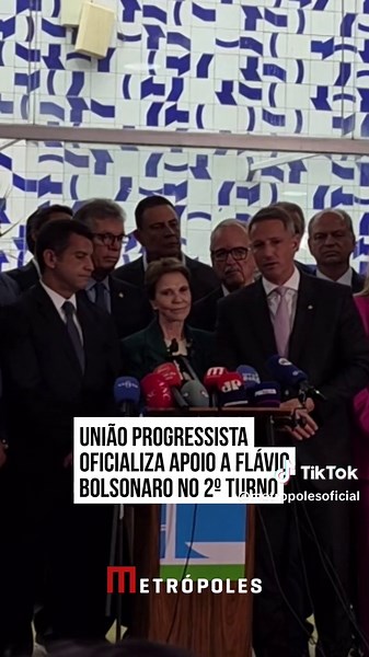 ➡️ ELEIÇÕES 2026 O União Progressista, federação formada pelos partidos União e PP, declararam oficialmente nesta segunda-feira (6/10) apoio à eleição do candidato #FlávioBolsonaro (PL) no segundo turno, marcado para 25 de outubro. O anúncio foi dado em uma reunião da bancada no Congresso nesta tarde com integrantes das legendas. A senadora Tereza Cristina (PP-MS) confirmou a posição do grupo. Participaram também, por exemplo, os presidentes do União Brasil e PP, Antonio Rueda e o senador Ciro N