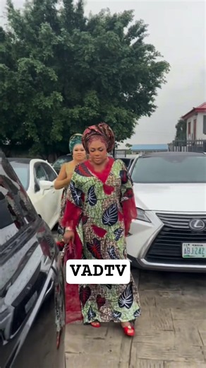 WASIU AYINDE WIFE TITI MARSHAL AT THE FINAL BURIAL CEREMONY OF ALHAJA SIDIKAT #k1deultimate #burial
