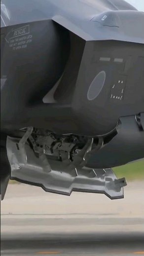 【超マニア視点】航空自衛隊最新鋭戦闘機F-35のウエポンベイ(弾倉)が閉じる瞬間 ステルス形態準備完了！