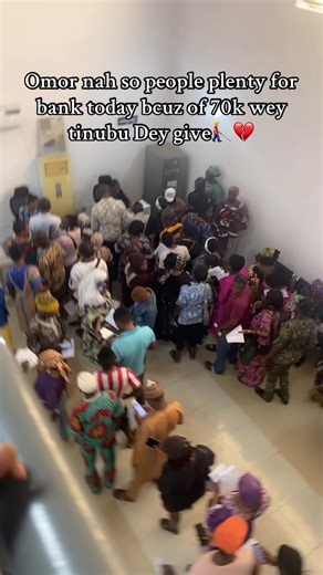 Banks Flooded As Nigerians Rush To Register For Alleged N70,000 ‘Tinubu Empowerment Fund’