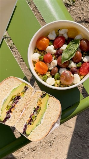 Envie d'une pause salée ? 🥙🥗 De délicieux sandwichs et salades sont désormais disponibles dans notre boutique de Rivoli ! Au menu, buns, clubs et salades aux saveurs de saison. Rendez-vous ce midi ? 🥰 🇬🇧 Fancy a savory snack? 🥙🥗 Delicious sandwiches and salads are now available in our Rivoli store! On the menu: buns, clubs, and salads featuring seasonal flavors. See you at lunchtime? 🥰 #AngelinaParis | Angelina Paris