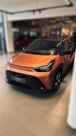 Autohaus Brucker GmbH on Instagram: "Der neue Aygo X Hybrid macht den Einstieg leicht. 🚘🔋 . . Link in der Bio ◀️ Moderne Technik, smarter Antrieb und eine attraktive Finanzierung. Mehr Infos unten 👇🏻 Energieverbrauch Toyota Aygo X 5-Türer Teamplayer, Hybrid: 1,5-l-VVT-i, Benzinmotor 68 kW (92 PS) und Elektromotor 59 kW (80 PS), Systemleistung 85 kW (116 PS), stufenloses Automatikgetriebe: kombiniert: 3,8 l/100 km; CO₂-Emissionen kombiniert: 87 g/km, CO₂-Klasse: B. Abb. zeigt Sonderausstattun
