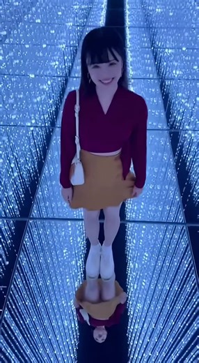 夢のようなチームラボの体験！無限に反射する鏡の床