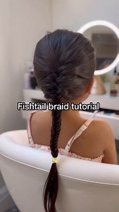 Fishtail braid feed in hair. Step 1: you need to know how to do a fishtail without feeding in hair (comment 🧜‍♀️ for the link to this tutorial) Step 2: working with the exact same pattern as a your fishtail from step 1 but after taking your small amount of hair and adding it to the other strand, you’re then going to feed in hair to the braid in the exact way (from the one side to the opposite strand) and then repeat on the other side. Tips: smaller sections will give you a tighter fishtail but 