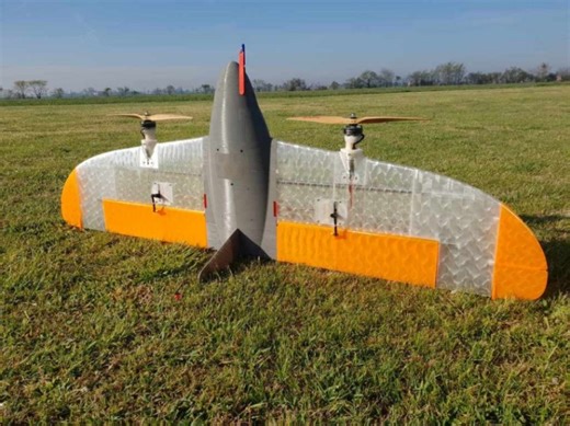 尾座式垂起固定翼 eXplora Tailsitter VTOL