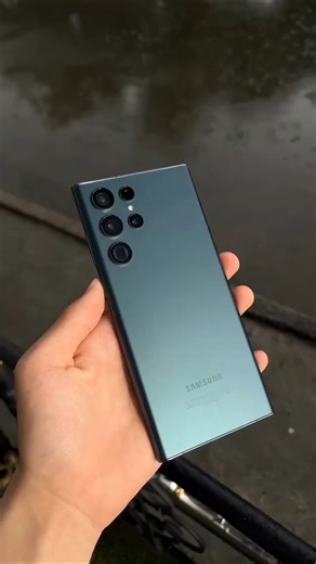 This is a Samsung Galaxy S22 Ultra in Green Colour