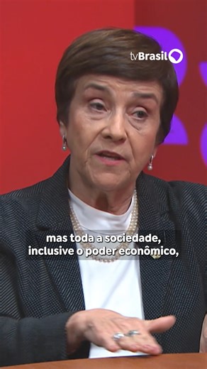 “A desigualdade, ela precisa ser combatida não só com políticas públicas”. Delaíde Miranda, ministra do Tribunal Superior do Trabalho, esteve no #DRcomDemori e avaliou como a sociedade e o poder econômico podem contribuir no processo de diminuição da desigualdade. Ela também comentou sobre diferentes impactos da desigualdade social. Assista ao programa completo no canal da TV Brasil no YouTube ou no app TV Brasil Play. Link na bio. 📱💻 | TV Brasil