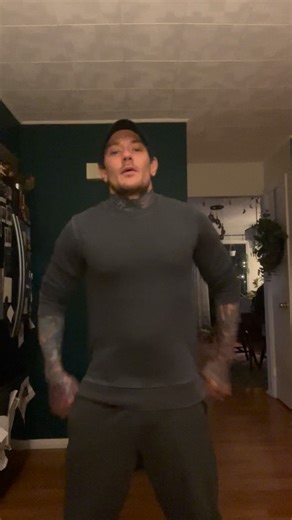 Keeping up with the trend of drawing from the appendix position, here’s draw with a fixed blade. It’s very easy to deploy and it’s very easy to hurt someone. Disclosure; might not be legal in Your State. | David Pypniowski