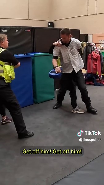 Ever wonder what the training is like for police constables? Here’s a little snippet of what PPST or Public and Personal Safety Training can look like. The scenario-based training allows new recruits (and current officers) to apply their learning and develop core-policing skills. We’re still recruiting for police constables to join our policing family. Visit our website to find out more today! #lincspolice #lincolnshire #policeofficer #ukpolicing #ukpolice #policetraining