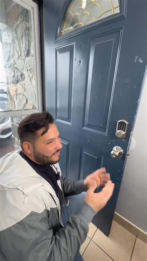 Paso a paso de cómo instalar una cerradura en tu casa #remodelación | Aprende Contruccion con Emiliano