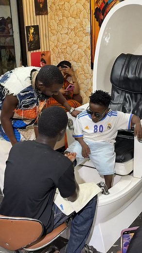B.M.C. restaurant Dakar: vidéos, coulisses et clips populaires