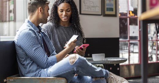 My friends owe me money from 8 months ago—is it too late for me to ask? What etiquette experts say