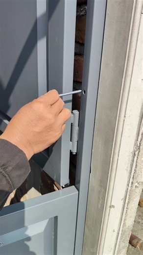Pintu Dobel Swing Besi 2 Daun — Pintu Utama & Kamar Mandi