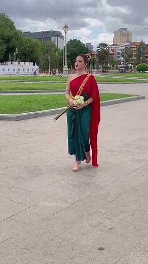 Cultural Ceremony Attire: Traditional Outfit Showcase