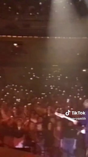 Aerosmith's Epic Performance of 'Dream On'