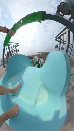 Would you brave the UK's tallest and fastest waterslide? Devil's Drop at Splashdown Quaywest certainly gets your adrenaline pumping! #splashdown #waterpark #devilsdrop #scary #fun #thrill #devon #uk | Thrill Nation