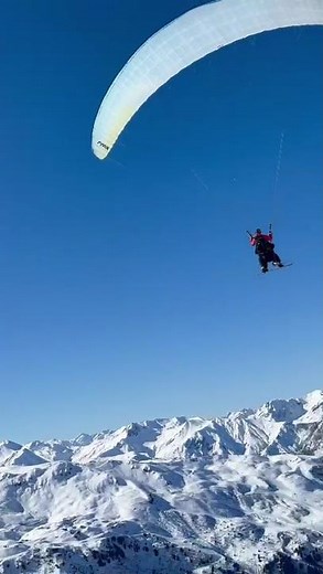 Paragliding in Courchevel: a magical tandem flight over the 3 Valleys 🪂 (OverTheValley)