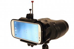 Attach Binoculars to your Smartphone for Telephoto Shots with the Snapzoom
