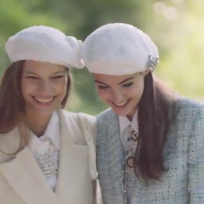 Mary-Jane shoes worn with white tights finish looks from the Cruise 2018/19 collection. In silver and white or embellished with sequins, these low-heeled bar shoes follow in the line of the CHANEL ballerina. The collection is available in boutiques and on chanel.com | CHANEL