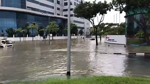 117K views · 1.6K reactions | Thundery showers cause flash floods in several parts of Singapore. That video was captured at Upper Changi Road. str.sg/oJ7k VIDEO: JEFFREY CHUNG | The Straits Times | Facebook