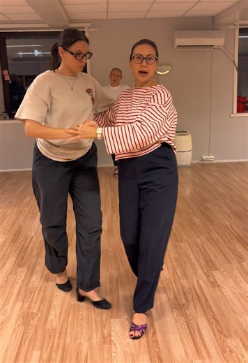 HOW TO MAKE A FOLLOWER TO WALK AFTER YOU? In leading the key thing is that you always have to be a 1/10 second before, otherwise is too late. 😉 #northernnorway #Lifestyle #danceclass #danceschool #salsa