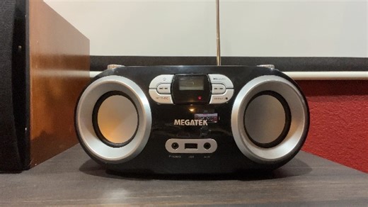 Watch Lightweight, portable CD player with Bluetooth on Amazon Live