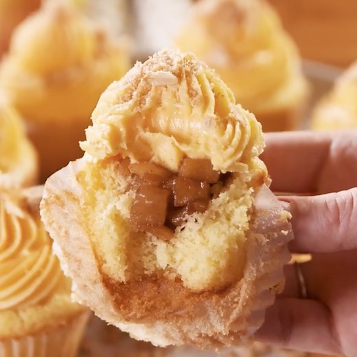 These Apple Crumble Cupcakes are FILLED with apple and cinnamon goodness. Full recipe: https://trib.al/7Zxl4FV | Delish