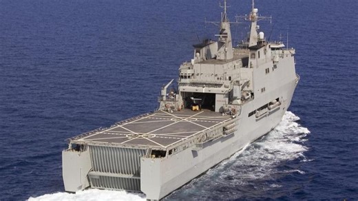 El buque Galicia de la Armada llega al puerto de Valencia