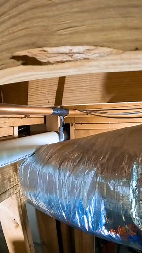 Repairing a copper waterline 💦Homeowner had a pinhole leak in his copper waterline. He wrapped it with flex seal tape. Cut out that section of pipe and made the repair with my Tools RP 241 and C1 | The Plumberlorian