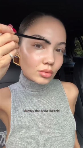 Glowy skin doesn’t stop just because it’s fall #makeuptutorial #cleanmakeup #makeupthatlookslikeskin #glowingskin #beautytok | Make Up Beauty With Mia