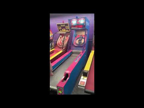 Ice Ball Arcade Alley Roller Game
