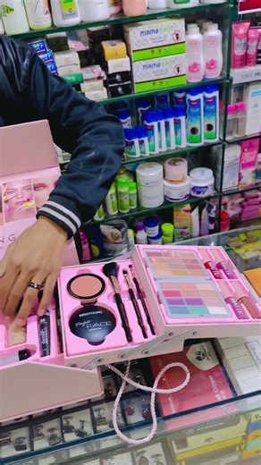 Big Makeup Box || Big Makeup Kit || Big Makeup Vanity #bridelmakup #makeupmess #beauty #makeupkit