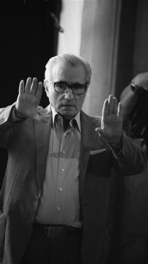 CineSnacks on Instagram: "🎬 CASINO (1995). Martin Scorsese and Robert Richardson turned a simple reflection into a masterclass of visual storytelling. This shot captures Sam Rothstein at his absolute peak — his eyes burning with the artificial glow of Las Vegas. Richardson’s signature “hot” backlighting creates a near-divine aura around De Niro, perfectly mirroring the arrogance of a man who believes the city belongs to him. The precision here is insane. Every millimetre of camera placement was