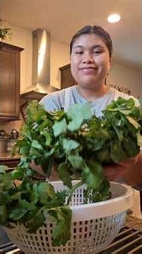 ยำวอเตอร์เครสหมูกรอบ (Watercress and Crispy Pork Salad) เมนูวันเคลียร์ตู้เย็นค่ะ #gonggangsstory