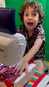 À seulement 8 ans, il est déjà un petit génie de la mode. On vous parle de Max Alexander, alias Couture to the Max. | Period.