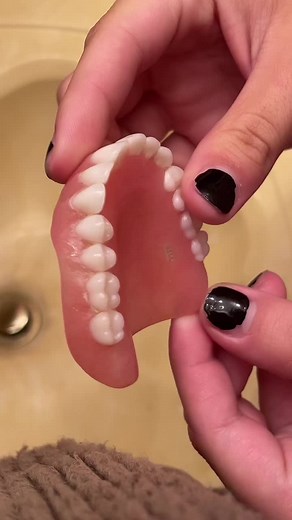 Hygiene Tips: Amy's Toothless Cleaning Routine