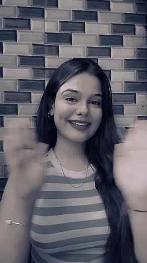 10 Easy Selfie Poses for Girls to Try