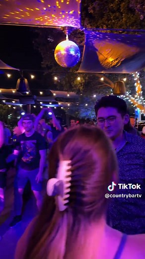 Mavericks Beach Club: Thursday Country Night