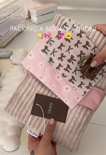 Ich habe so viel Freude beim verpacken 🥹🎀 Ich hoffe ihr verspürt das Selbe beim auspacken 🤍 #order #asmr #packing #booktok #bookish