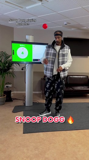 @Snoop Dogg playing Boxbollen 🔥 Now available on Amazon US 🇺🇸 #boxbollen #theboxball #boxball #app #handeyecoordination #snoopdogg #snoop