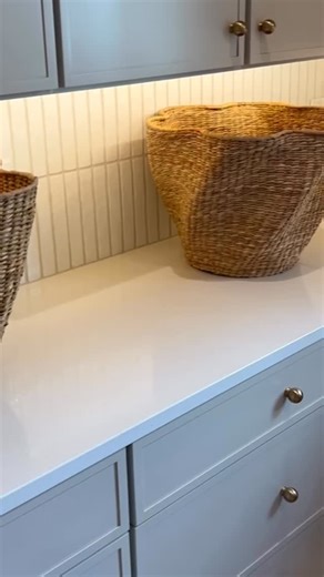 Let it snow, let it snow, let it snow ❄️ Our Snow White Quartz from our premier Italian Collection creates a clean canvas that glows in any room at any time. @hbar_va @richmondhomearama Builder: @legaulthomes Installation & Fabrication: @classicgraniteva | Classic Granite and Marble