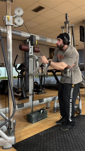 Pull over unilateral 😏 #gym #meme #humor #culturismo #risas | pull over