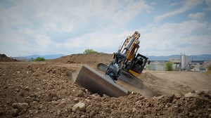 36K views · 427 reactions | Modetronic: Eine perfekte Anpassung der Maschine an deinen Einsatz! Per Touchscreen, Tastatur oder direkt mit dem Joystick, der Fahrer kann jetzt selbst zwischen den 4 Arbeitsmodi für die Liebherr-Raupenbagger wählen. Ob FINE, EFFICIENT, DYNAMIC oder CUSTOM, jede Bewegung kann einzeln angepassen werden. So findst du den Modus, der perfekt zu deinem Fahrstil und deiner Anwendung passt | Liebherr Construction | Facebook