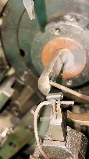 The production process of a stainless steel single-arm torsion spring from a slow-motion perspective