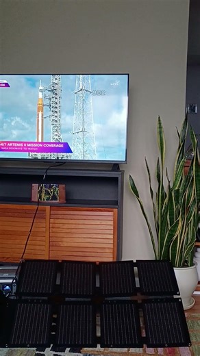 Trying to watch Artemis 2 take off in solar panel powered 4k.