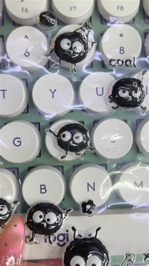 Review Sticker 3D trang trí ốp lưng và bàn phím theo gợi ý của người xem | Momo Review | #Shorts