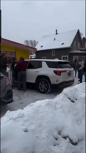 #ICE agents tried to quietly get Mexican food in Minneapolis, local neighbors and protesters found out and shamed then out of the neighborhood On a different note, that place is amazing. The food is great | Progressive Power