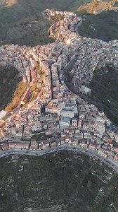 Centuripe is a town and comune in the province of Enna ( Sicily, Southern Italy). Its beauty from being perched on five cliffs that are joined together, which gives life to a picturesque man-shape. #Centuripe #centuripevillage #sicily #Enna #italy #beautifuldestinations | zelletravel